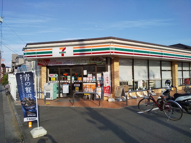 コンビニ　セブン－イレブン　足立青井１丁目店（コンビニ）まで500m