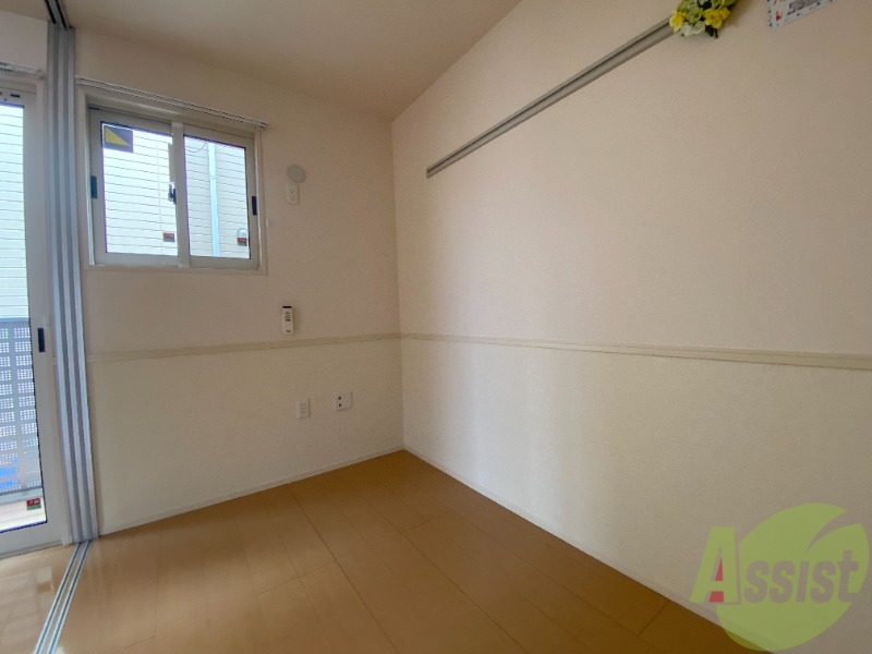 その他部屋・スペース　寝室です。陽が射して気持ちの良い朝を迎えられます。