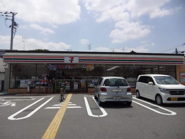 コンビニ　セブンイレブン（コンビニ）まで296m