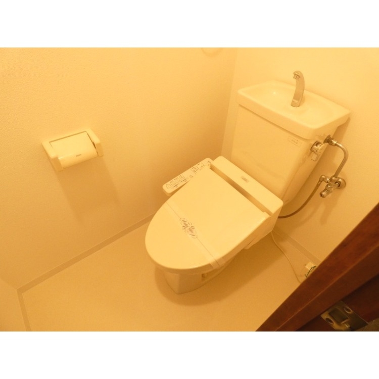 トイレ　ウォシュレット付き