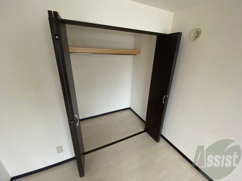 収納　クローゼットは奥行きもあり、荷物が多い方でも安心です。