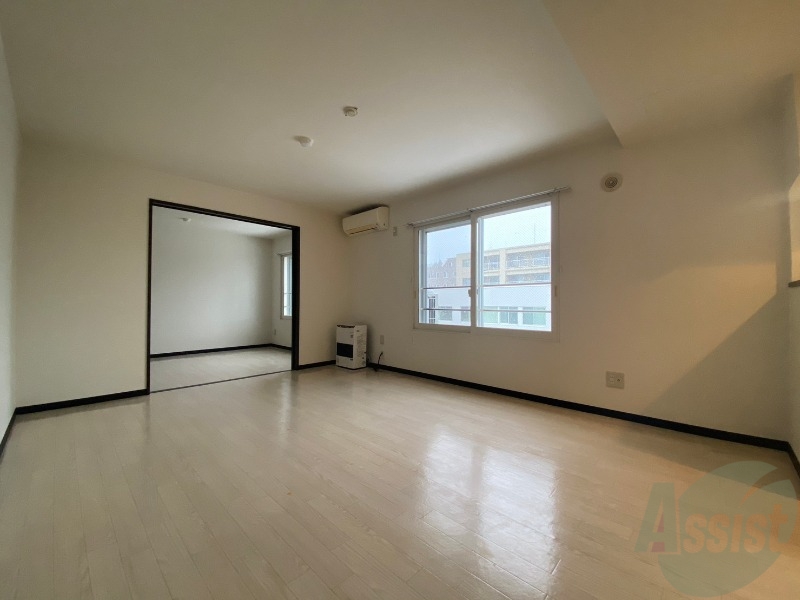 居室・リビング　広くてキレイなお部屋が広がっていて、充実した生活が送れそう。