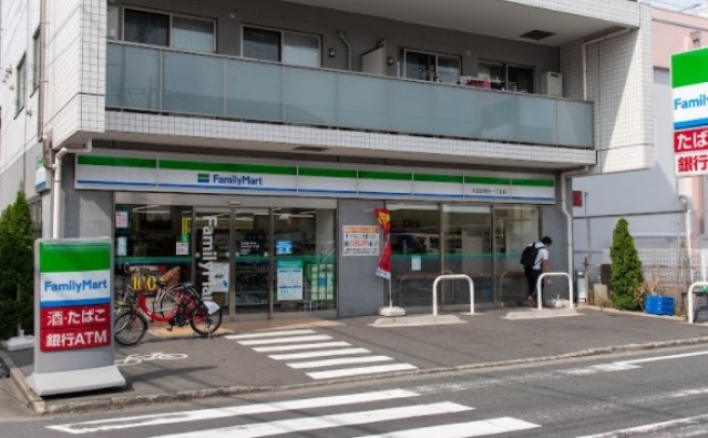 コンビニ　ファミリーマート大田北糀谷一丁目店（コンビニ）まで230m