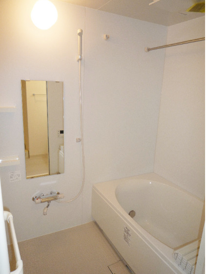 バス・シャワールーム　【コンビニが下にある便利物件♪】