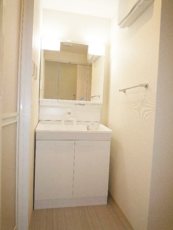 洗面設備　【コンビニが下にある便利物件♪】