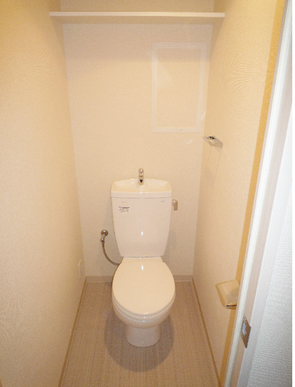 トイレ　【コンビニが下にある便利物件♪】