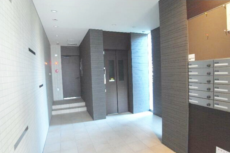 ロビー　【コンビニが下にある便利物件♪】