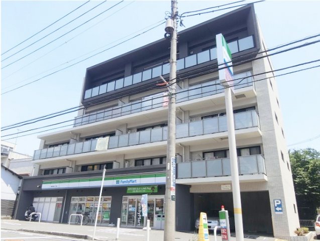 建物外観　【コンビニが下にある便利物件♪】