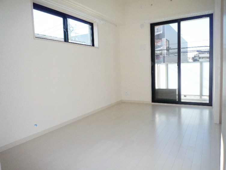 居室・リビング　【コンビニが下にある便利物件♪】