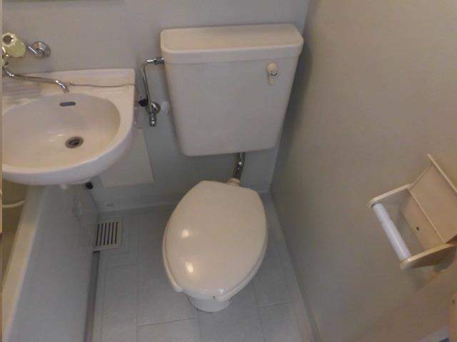 トイレ　同じ間取りの別部屋の写真です。（写真はイメージです）