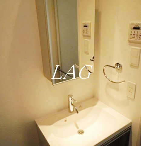 洗面設備　独立洗面台になります。※別部屋参考写真です。