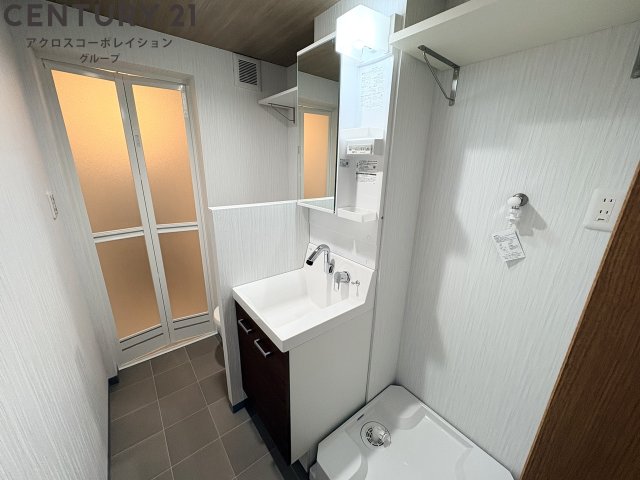 洗面設備　収納つきの独立洗面台付き！