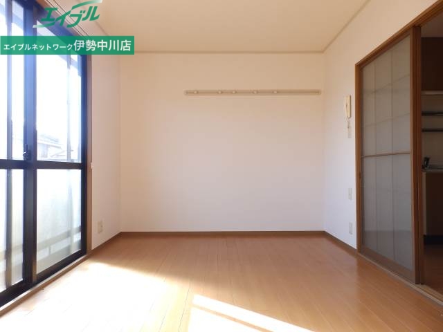 居室・リビング　別部屋参考写真です