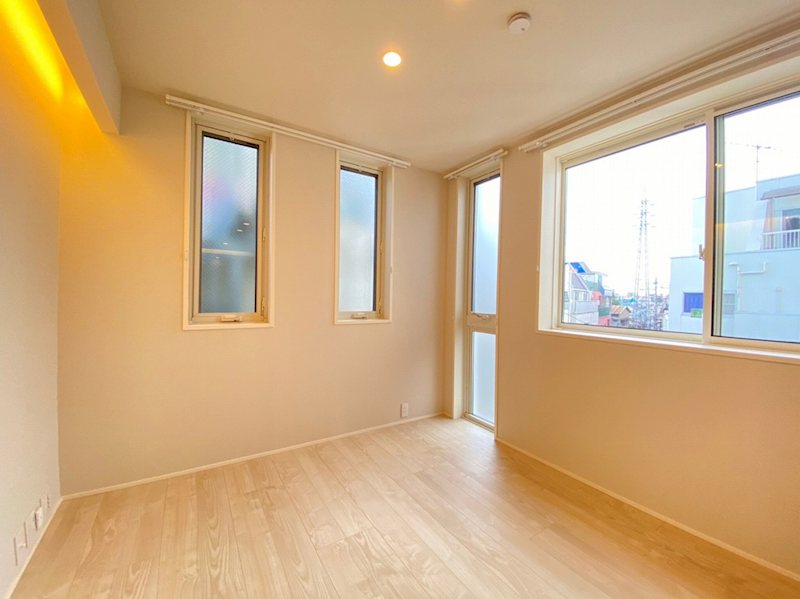 居室・リビング　角部屋2面採光。