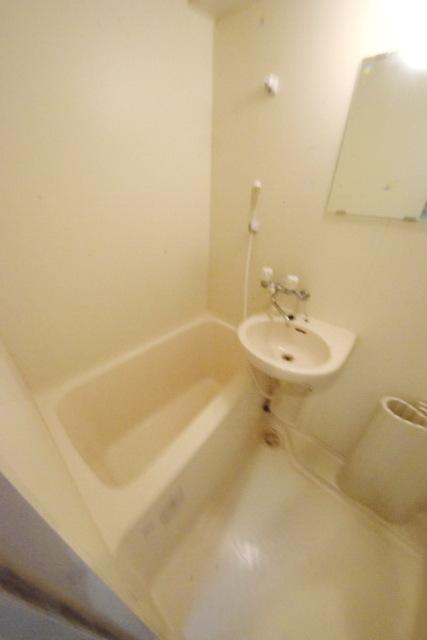 バス・シャワールーム　※別部屋の参考写真です。