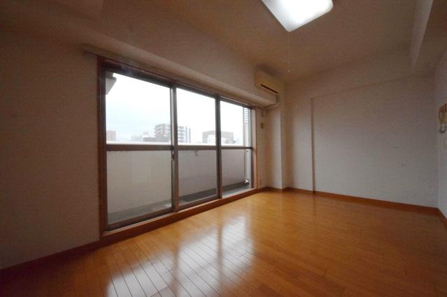 居室・リビング　※別部屋の参考写真です。