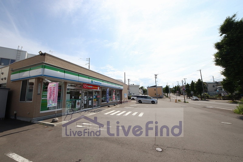 コンビニ　ファミリーマート札幌月寒東5条16丁目店（コンビニ）まで420m