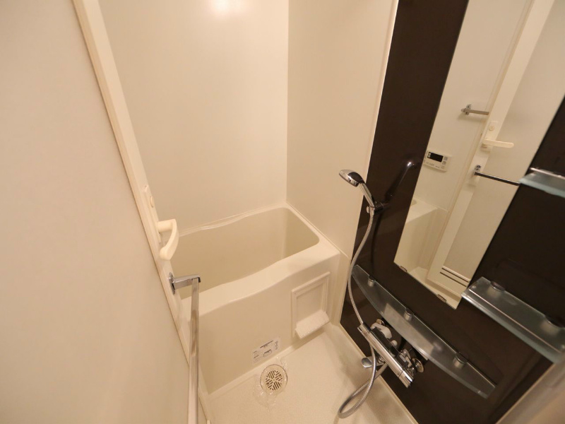 バス・シャワールーム　浴室暖房乾燥機付　追い焚き付お風呂