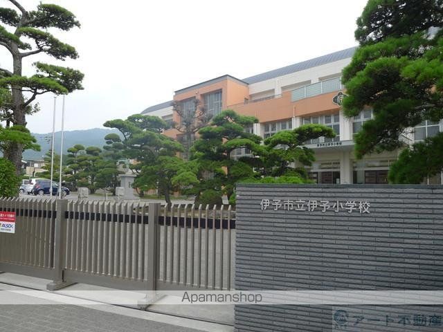 小学校　松前町立北伊予小学校（小学校）まで390m