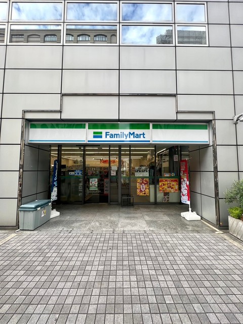 コンビニ　ファミリーマートK2土佐堀一丁目店（コンビニ）まで80m