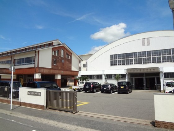 中学校　広島市立亀山中学校（中学校）まで872m