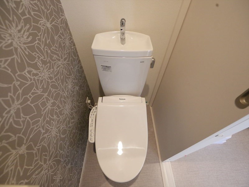 トイレ　温水洗浄暖房便座付トイレ