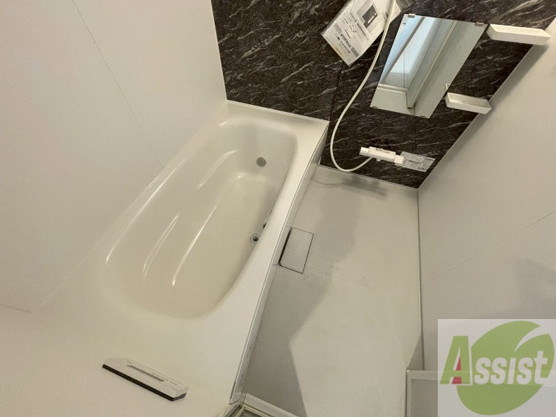 バス・シャワールーム　お風呂になります。一日の疲れを癒してくださいね。