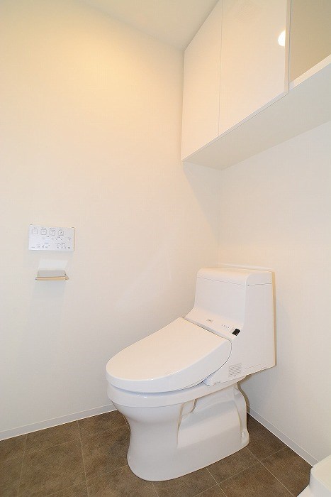 トイレ　※カラータイプ異なります