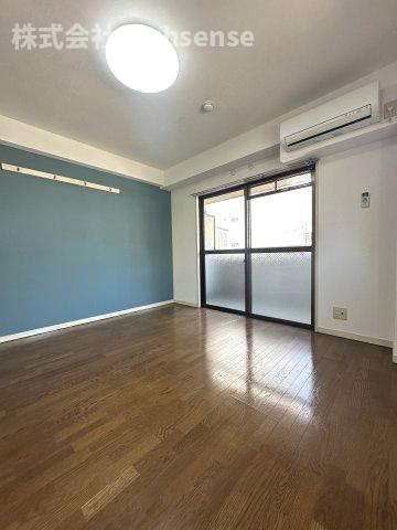 居室・リビング　こちらの居間で趣味の時間をお楽しみください