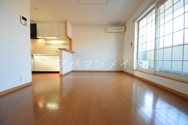 居室・リビング　こちらのリビングで趣味の時間をお楽しみください