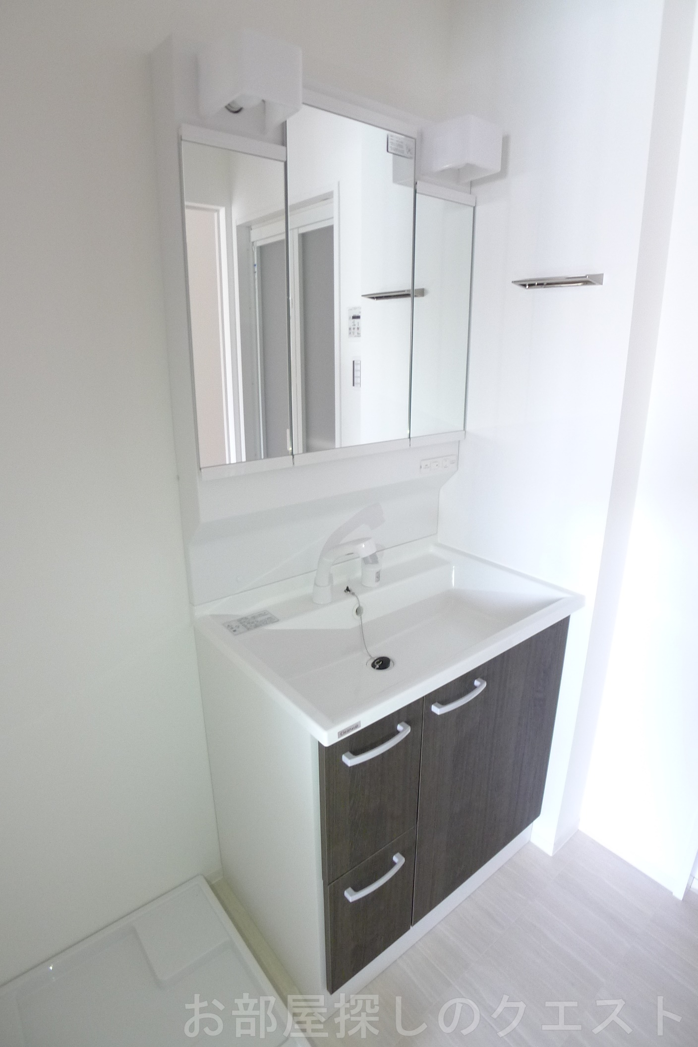 洗面設備　（写真は同物件イメージ）