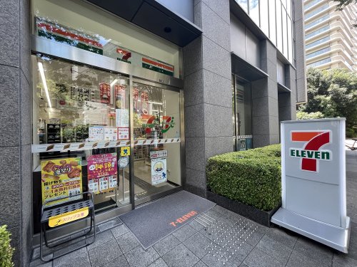 コンビニ　セブンイレブン（コンビニ）まで100m