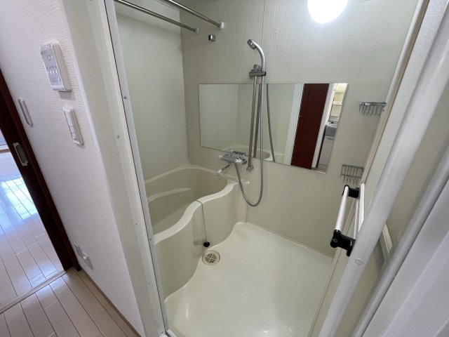 バス・シャワールーム　イメージとして同マンション他部屋を表示しています
