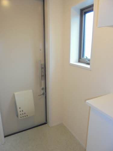 玄関　反転間取り写真