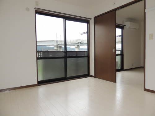 居室・リビング　明るい雰囲気の居室★