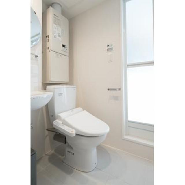 トイレ　※写真は同タイプ住戸です。