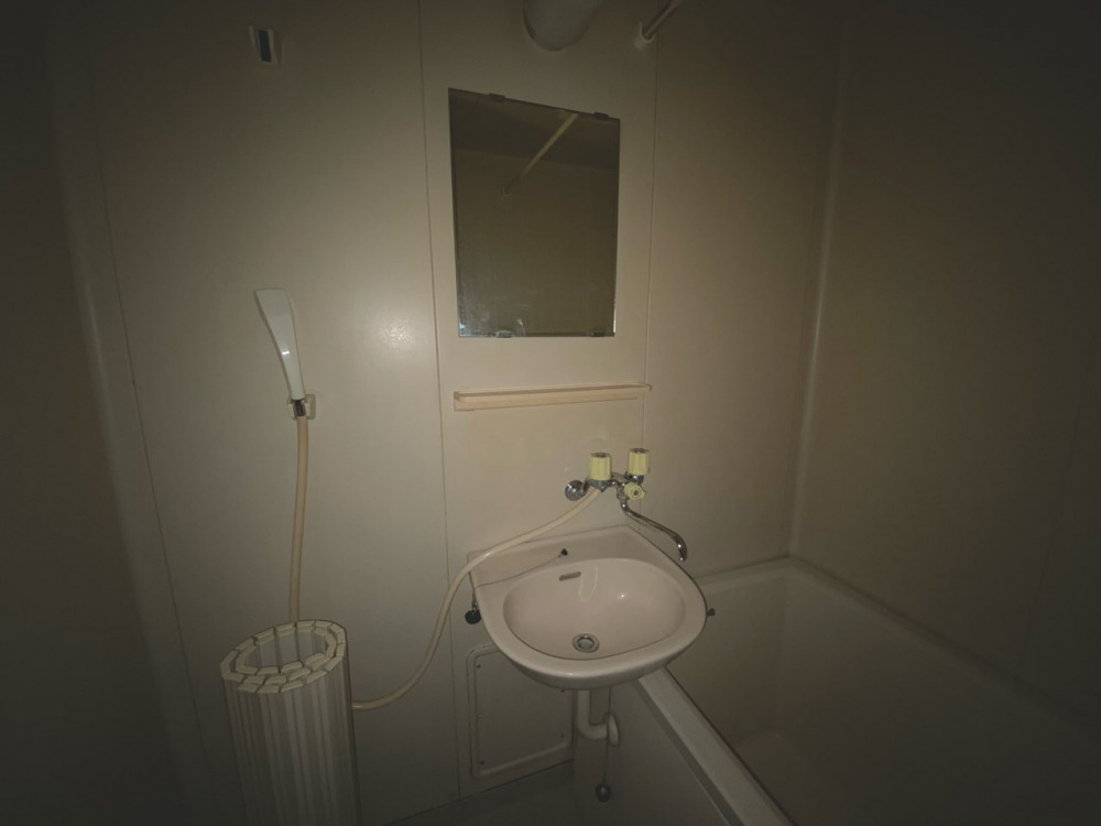 洗面設備　浴室内に洗面台付き！