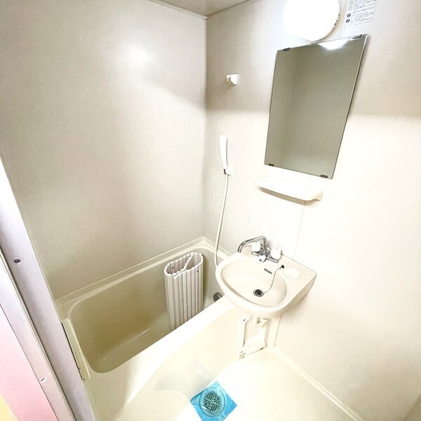 バス・シャワールーム　別部屋参考写真