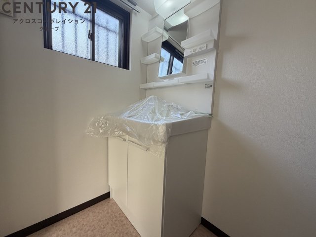 洗面設備　ゆったりとスペースのある洗面所