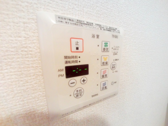 その他設備　雨の日などにあると便利な浴室乾燥機付き