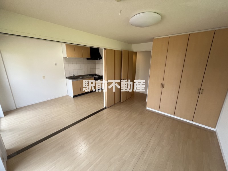 居室・リビング　同建物別部屋