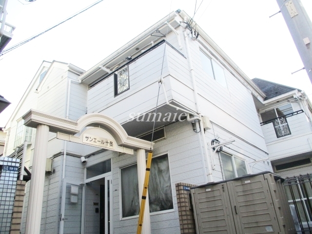 建物外観　木造2階建ての建物です☆