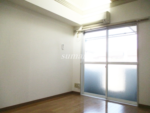 居室・リビング　明るめのリビングです☆