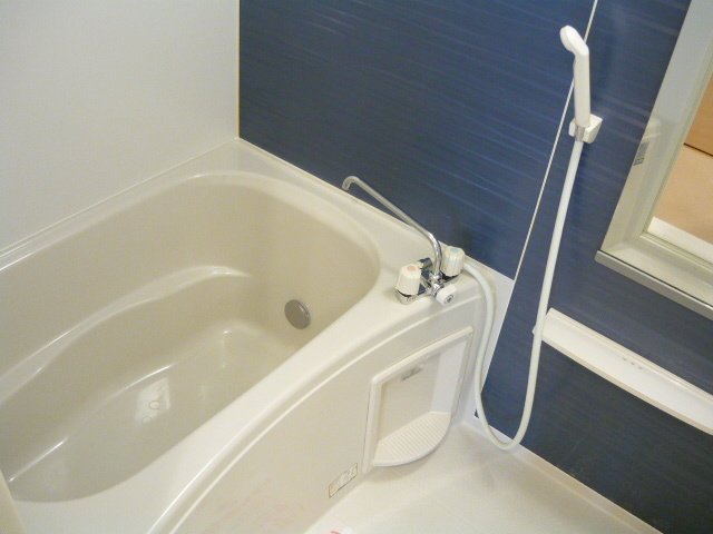 バス・シャワールーム　落ち着いた空間のお風呂です