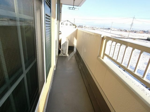 バルコニー　暖かな日差しのふりそそぐバルコニー