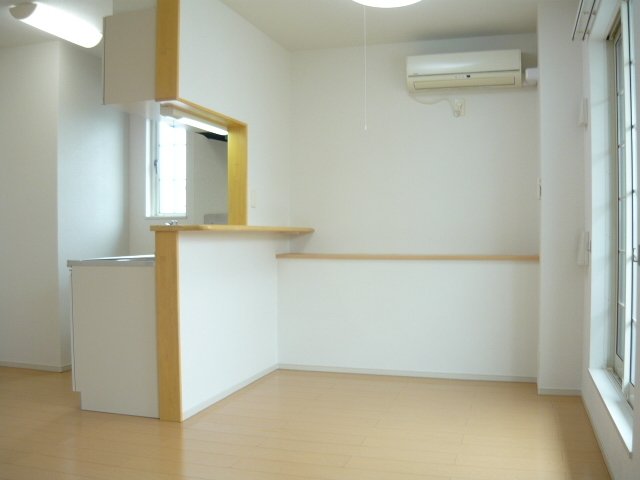 居室・リビング　こちらのリビングで趣味の時間をお楽しみください