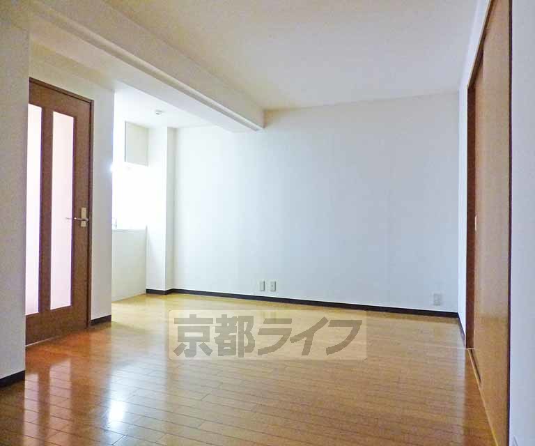 居室・リビング　広々とした室内です。