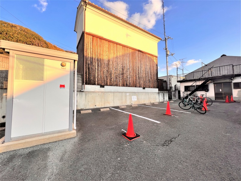 その他　駐車場は別料金となります。