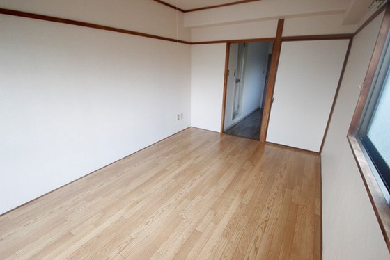 居室・リビング　※別号室の写真です