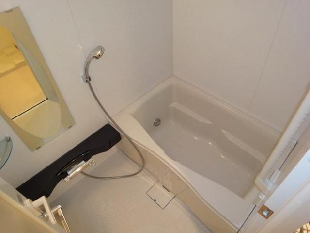 バス・シャワールーム　同タイプの別部屋写真です。